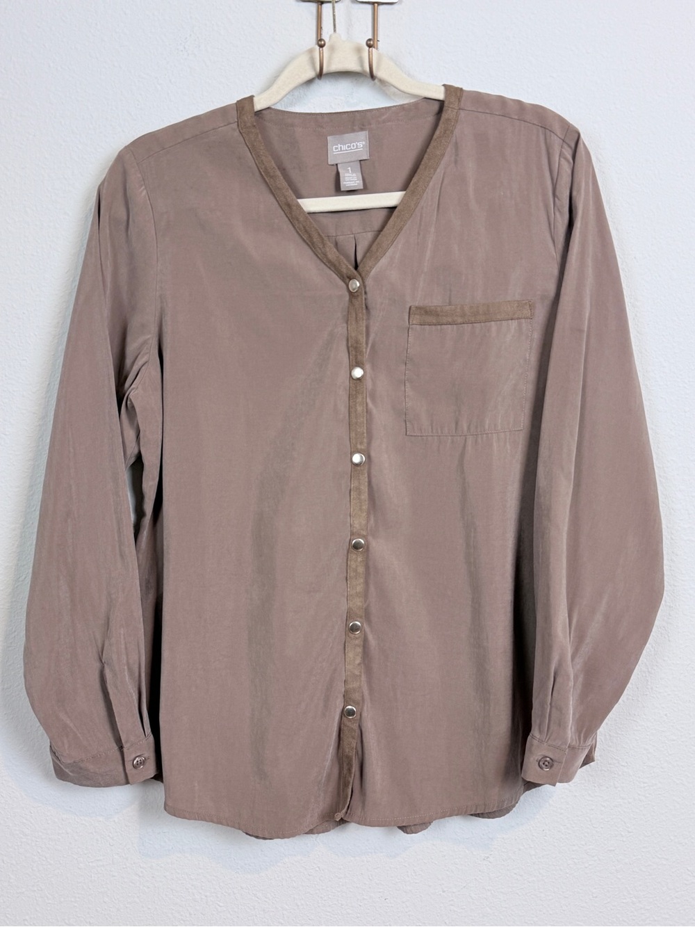 Chico's Tan Snap Front Long Sleeve Shirt 1/S - Picture 1 of 9